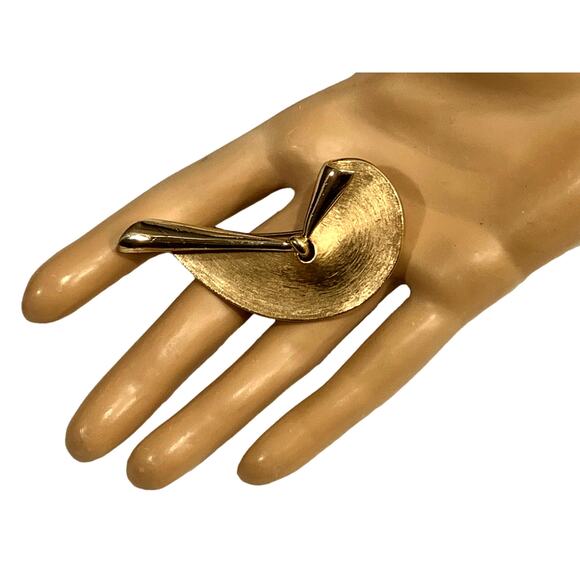 50s 60s Crown Trifari Mid Century Modernist Abstract Gold Brooch | 2.75" - Picture 10 of 10